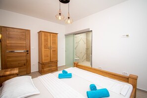 9 Schlafzimmer, Zimmersafe, Bügeleisen/Bügelbrett, Reisekinderbett