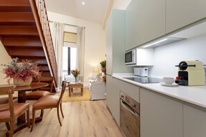 Kühlschrank, Mikrowelle, Ofen, Geschirrspüler