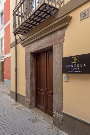 Exterior detail - Exclusive apartment in Granada center. Horno Marina 2 (Granada)