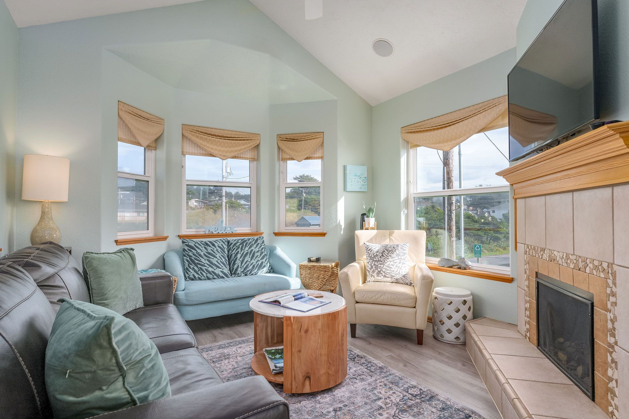 Smart-TV, Kamin, DVD-Player