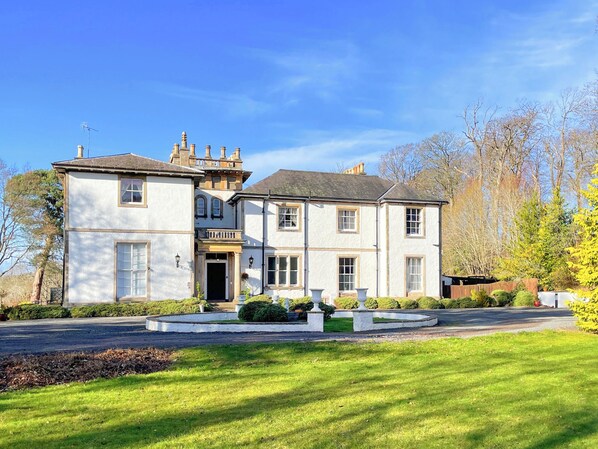 Exterior - The Mansion House at Kirkhill (Gorebridge, near Edinburgh)