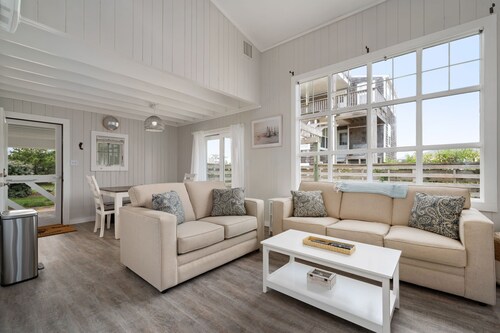 Oceanside Cottage Steps from the Beach!  The Gray Sandcastle! 