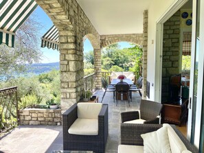 Outdoor dining - Villa Ludovica (Lombardia)