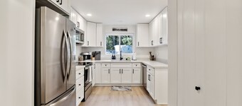 3 Bd, Hot Tub, Sleeps 6, BBQ, Office, Dogs OK