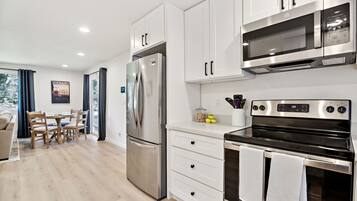 冰箱、微波炉、烤箱、炉灶