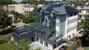 A modern building with a balcony and a sign reading "WILLA MARCEL". - Willa Marcel Park (Busko-Zdroj)