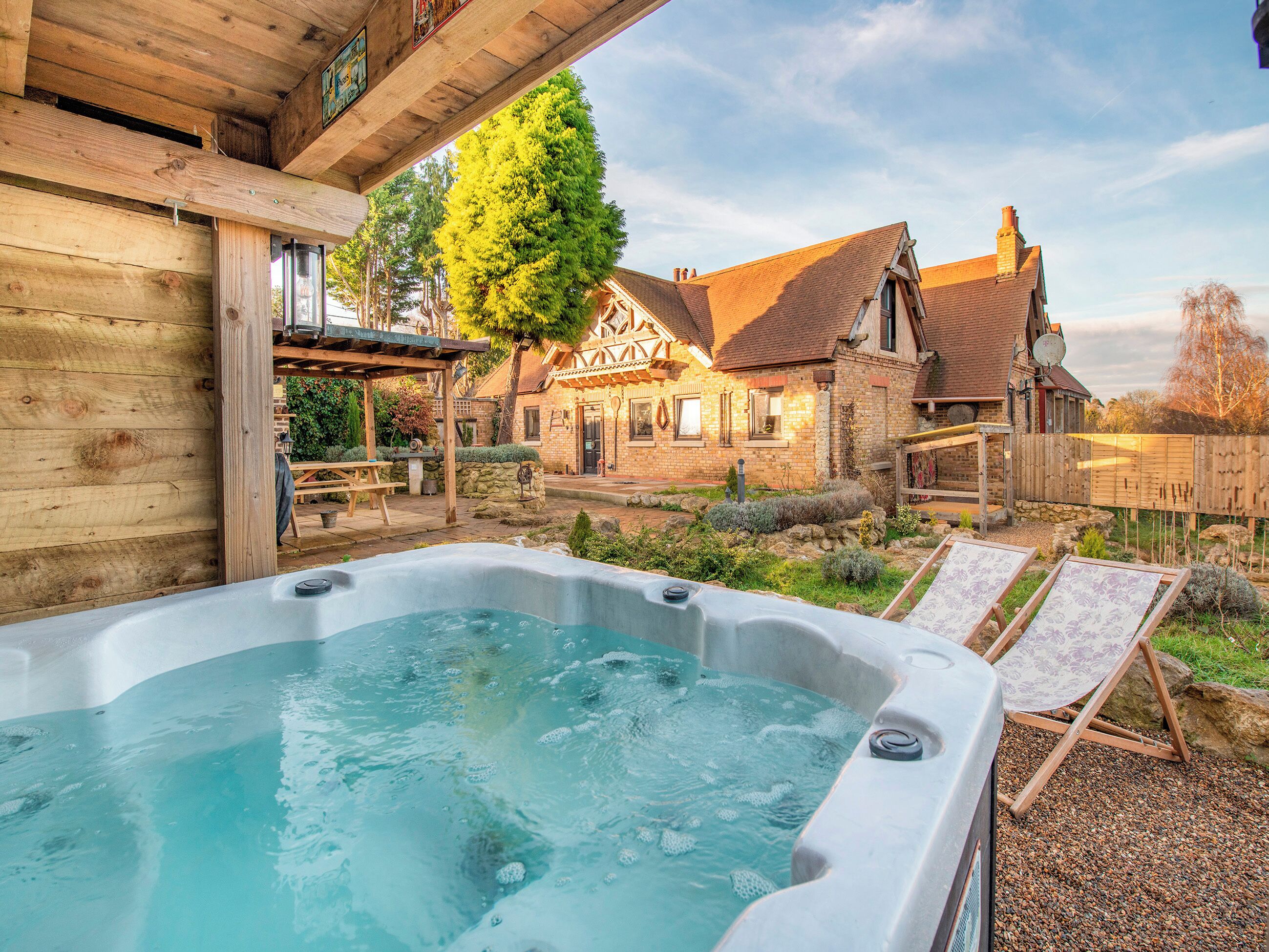 مغطس سبا خارجي