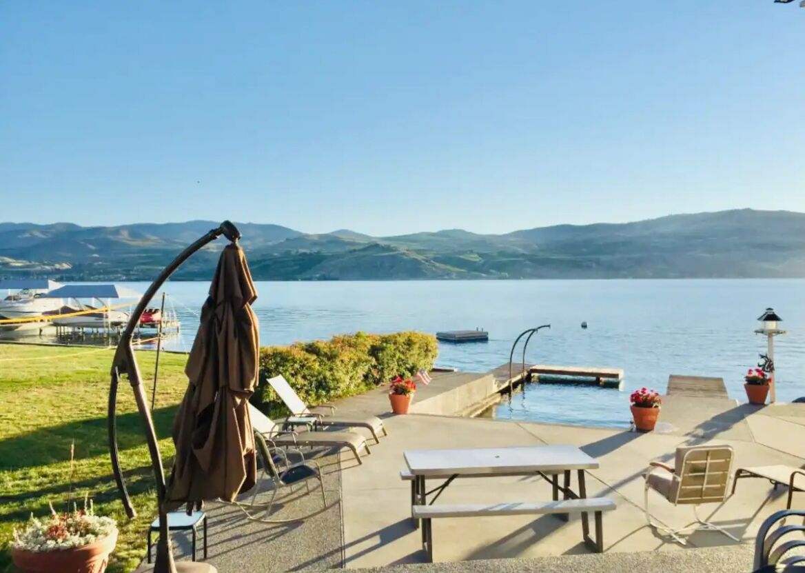 Lakefront Getaway- 178 ft Waterfront+Dock+Hot tub