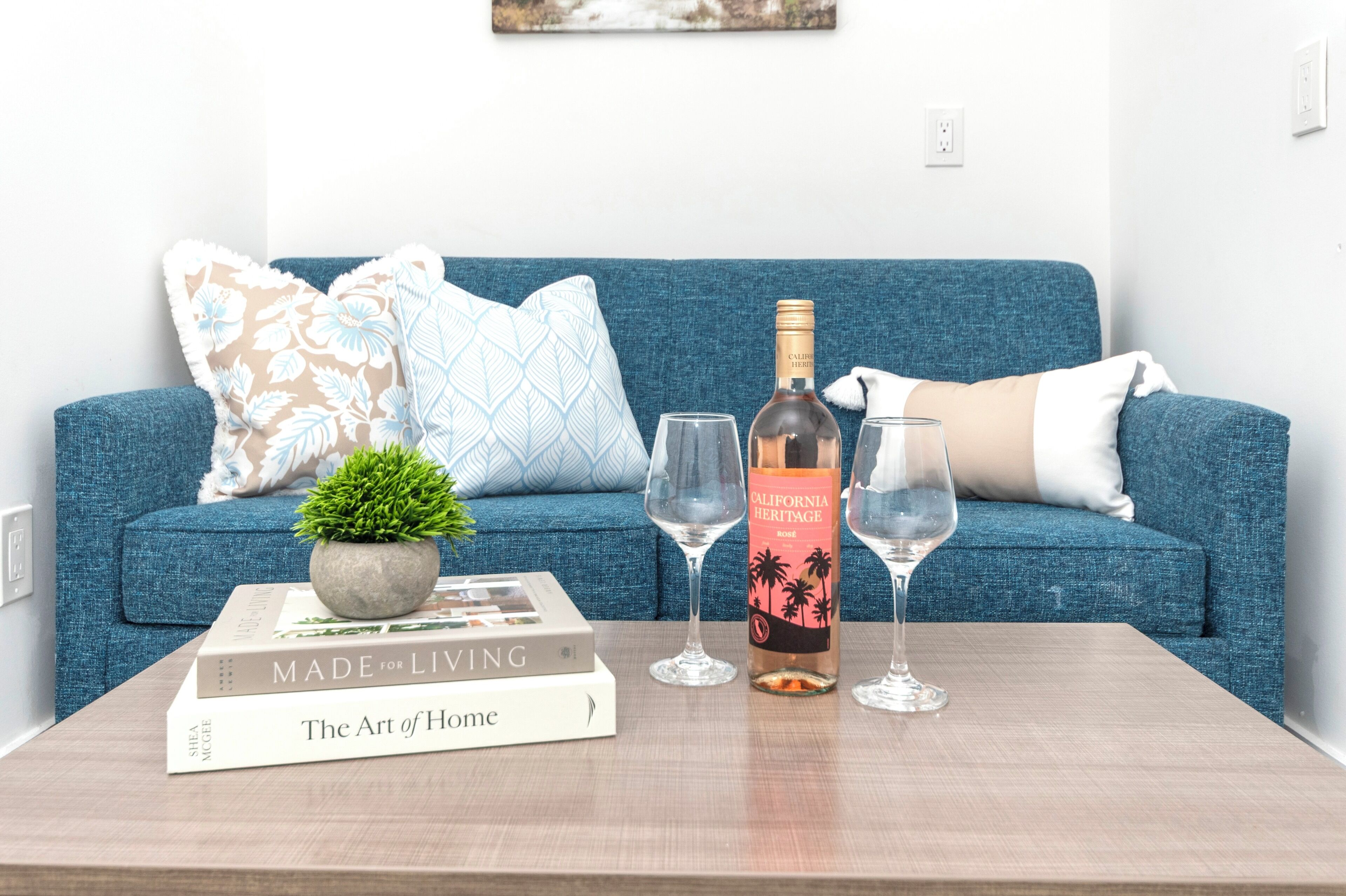 Studio, 2 Queen Beds & Sofa Bed, Private Ensuite | Living area | Smart TV, foosball