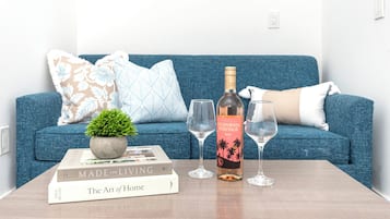 Studio, 2 Queen Beds & Sofa Bed, Private Ensuite | Living area | Smart TV, foosball