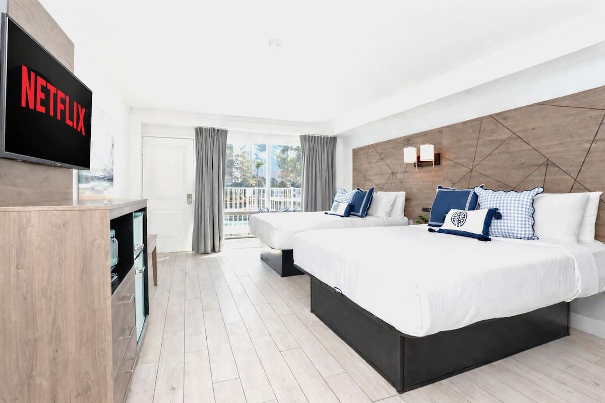 Studio, 2 Queen Beds & Sofa Bed, Private Ensuite | Free WiFi, bed sheets