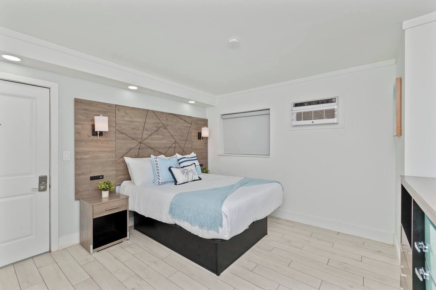 สตูดิโอ, เตียงควีนไซส์ 1 เตียง, ปลอดบุหรี่, ห้องน้ำส่วนตัว | โต๊ะทำงาน, พื้นที่ทำงานแบบใช้แล็ปท็อป, Wi-Fi ฟรี, ผ้าปูที่นอน