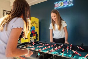 Game room - Fin's Inn & Suites  (Myrtle Beach)