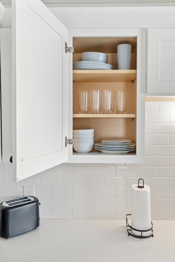 Two Bedroom Suite, Full Kitchen & Private Bath | Private kitchen | Microwave, coffee/tea maker - Fin's Inn & Suites (Myrtle Beach)