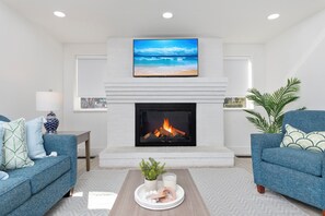 套房 | 起居区 | 智能电视、桌上足球