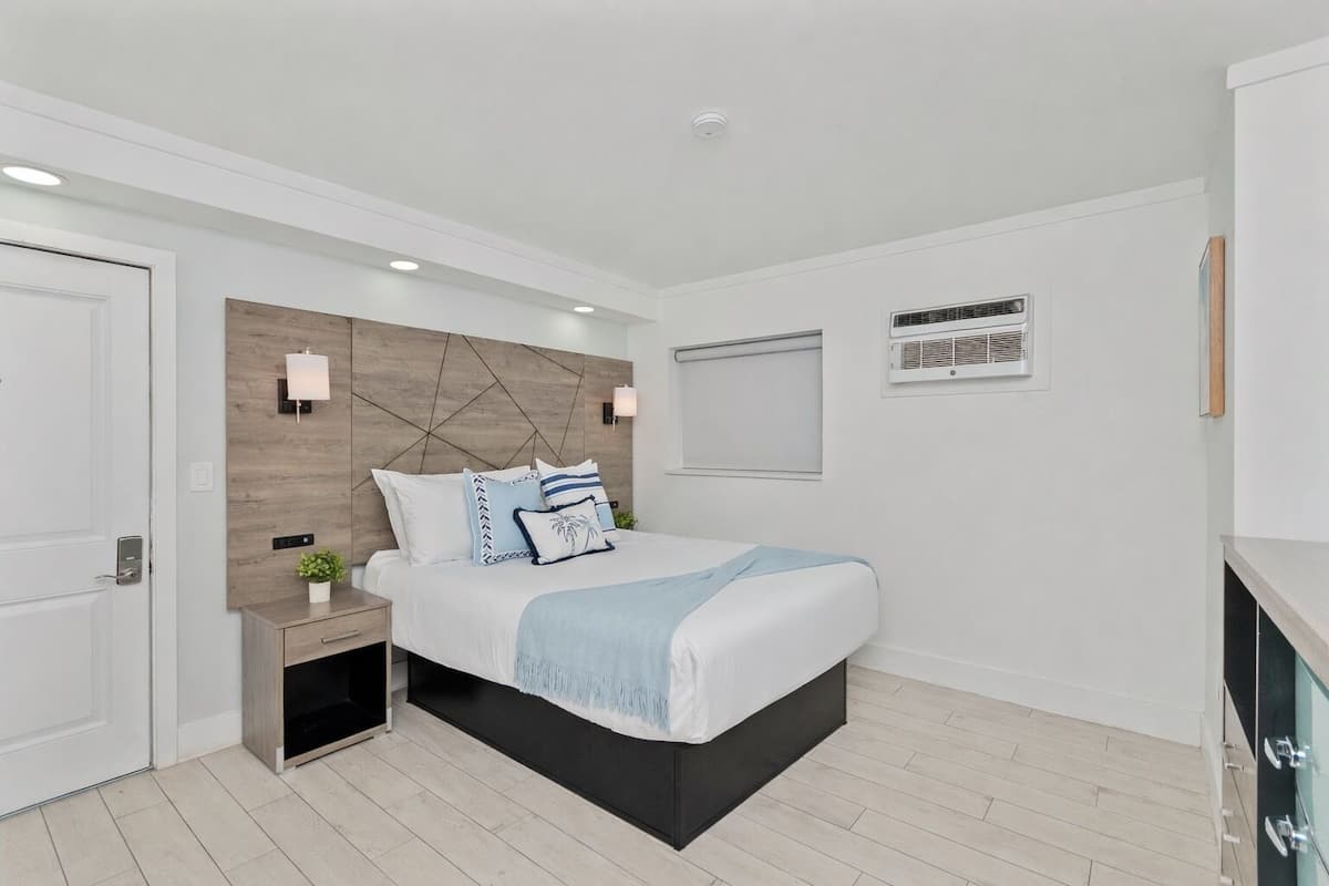 Studio, 1 Queen Bed, Private Ensuite | Free WiFi, bed sheets