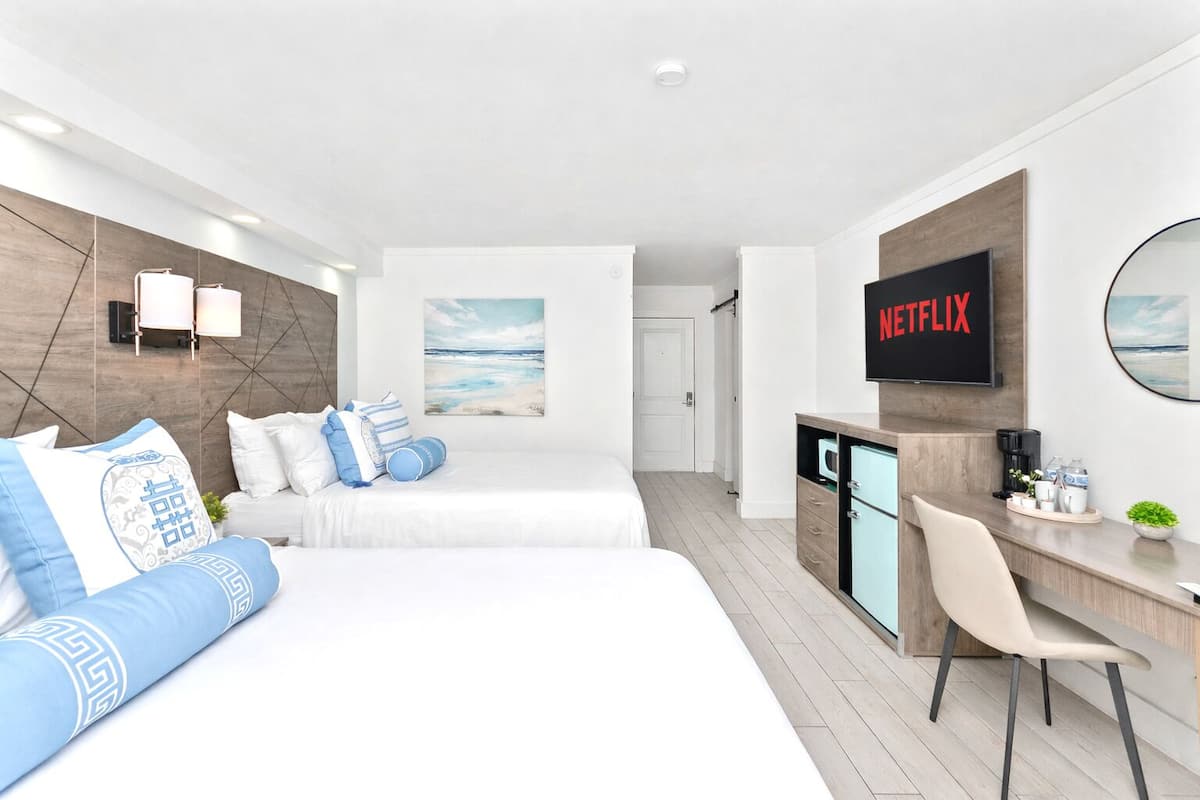 Studio, 2 Queen Beds, Private Ensuite | Free WiFi, bed sheets