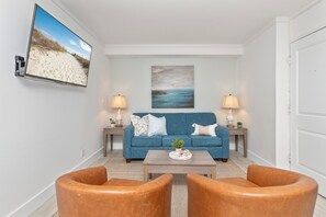 One Bedroom Suite, Full Kitchen & Private Bath | Living area