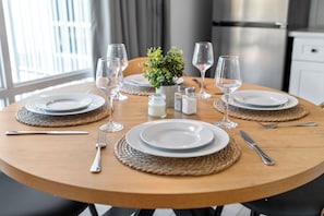 One Bedroom Suite, Full Kitchen & Private Bath | Private kitchen | Microwave, coffee/tea maker - Fin's Inn (Myrtle Beach)