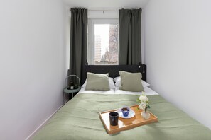 Appartement, 1 slaapkamer, keuken | Een laptopwerkplek, beddengoed