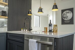 Kühlschrank, Mikrowelle, Geschirrspüler