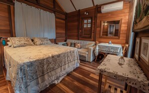 Chalet Confort | Cortinas blackout, tabla de planchar con plancha y wifi gratis 