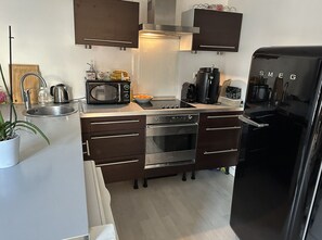 Private kitchen - Charmant Appartement Lumineux - Coeur Quartier des Batignolles (Paris)
