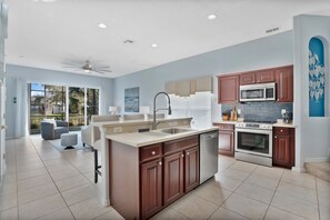 Fridge, microwave, oven, stovetop - Heron View Villa, South Facing, lake View Home with Heated Pool (Clermont)