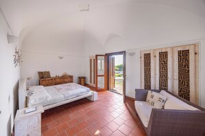 2 slaapkamers, een strijkplank/strijkijzer, reisbedje, gratis wifi