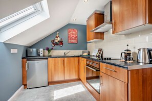 Fridge, microwave, oven, cookware/dishes/utensils