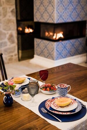 Komplett frokost hver dag (EUR 20 per person)