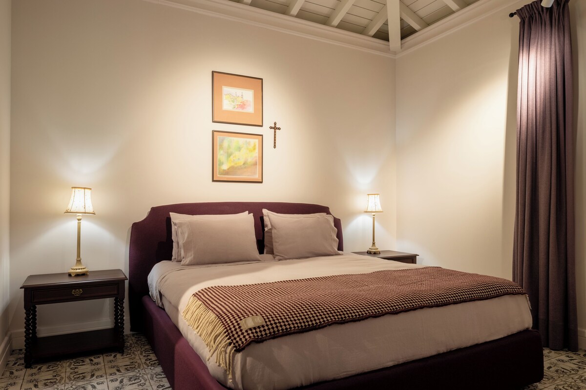 Comfort-Apartment, 1 Queen-Bett, Balkon, Bergblick | Hochwertige Bettwaren, Betten mit Memory-Foam-Matratzen, Zimmersafe