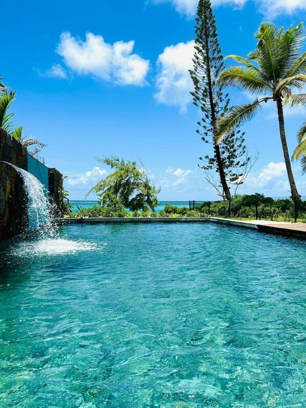 Pool - Summer beachfront apartment (Belle Mare)