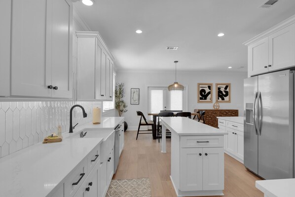 Fridge, microwave, oven, stovetop - Beautiful 4 bedroom home with a pool! (Saint Simons Island)