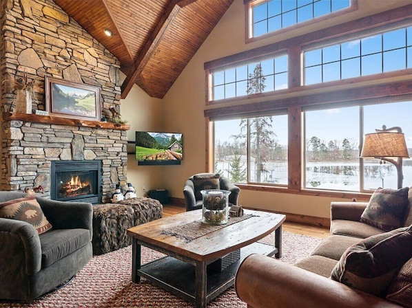 Smart TV, chimenea y videojuegos 