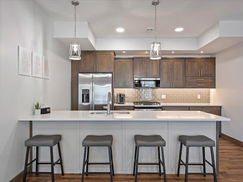 Courtside Cabin-Indoor Sports|Theatre|Hot Tub|