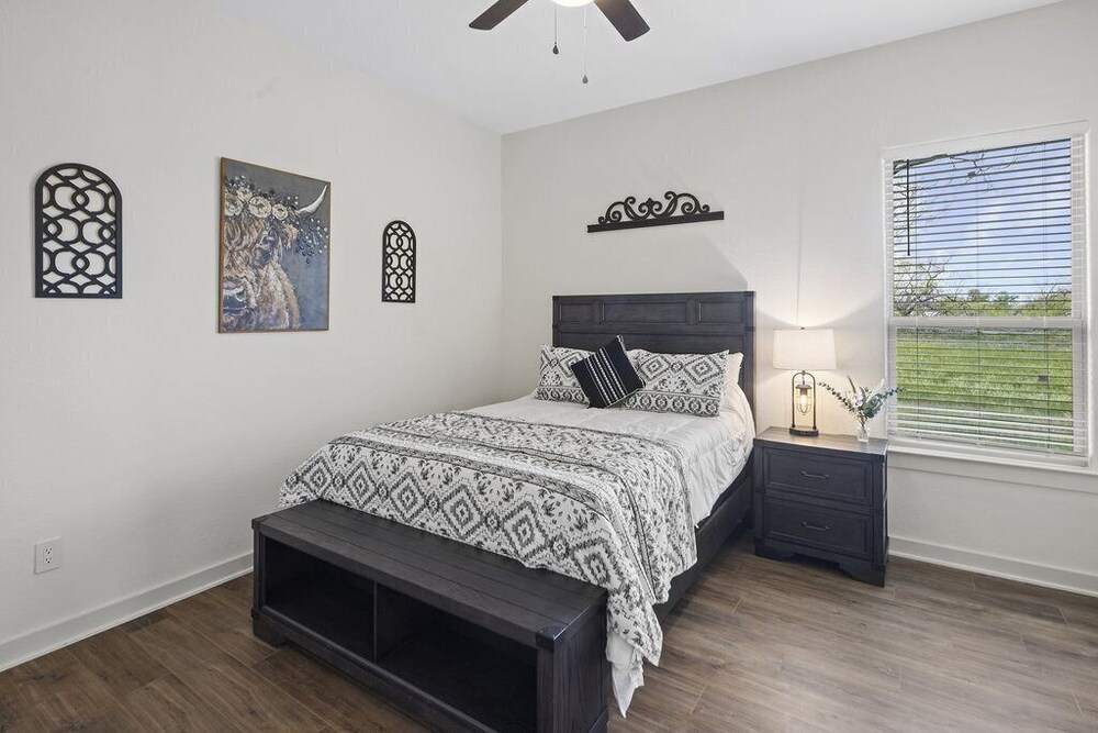 HSB West/ Newer Build/ Chic Decor Horseshoe Bay Vrbo