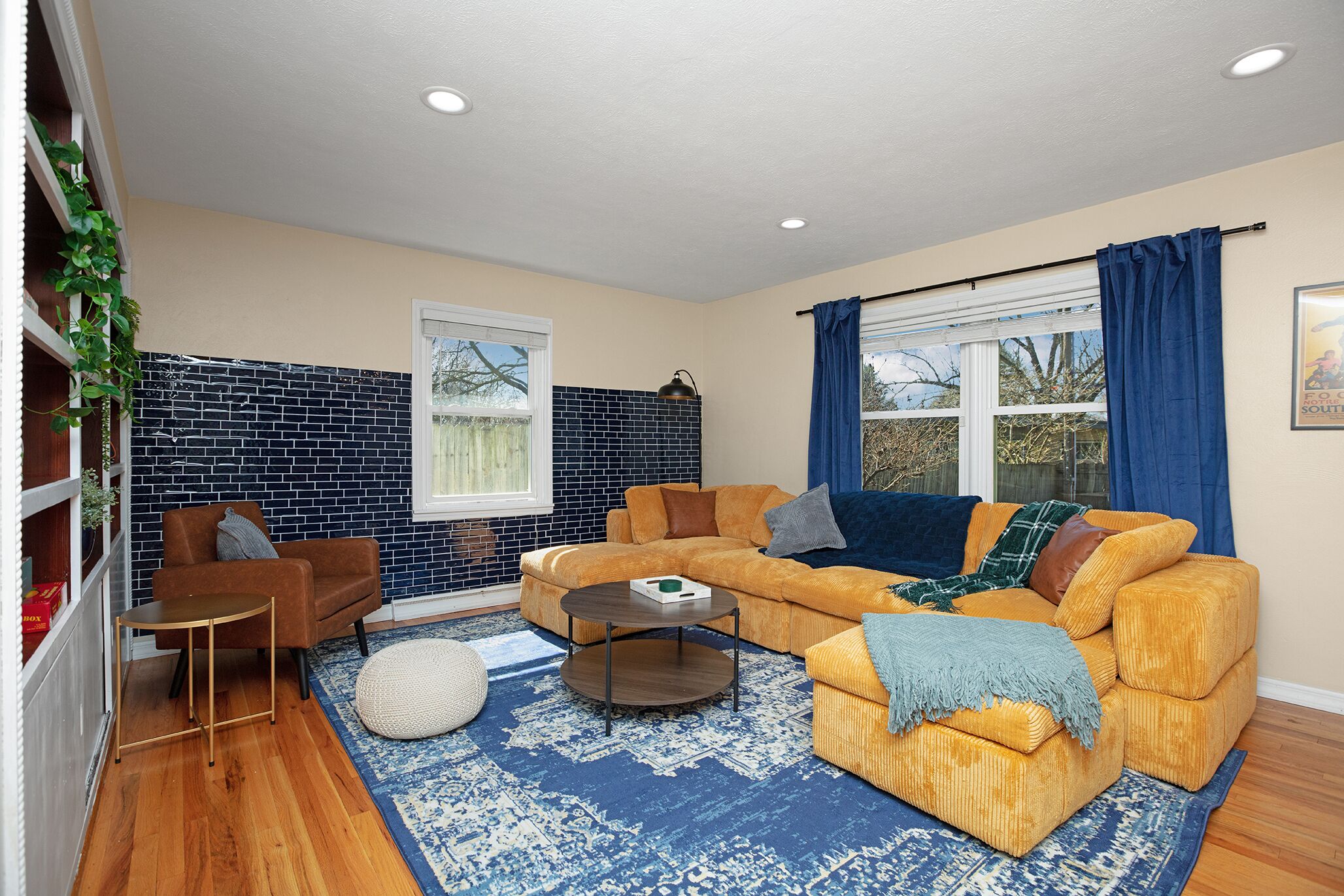 Notre Dame Retreat: 3bd w/ Backyard - Movie Room