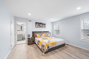 6 bedrooms, desk, iron/ironing board, travel crib - Big Villa/4 Masters/6Bd 7Ba/Heated Pool/Hot Tub/Sauna/Big Game Room (Blakeslee)