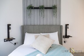 4 bedrooms, iron/ironing board, Internet, bed sheets