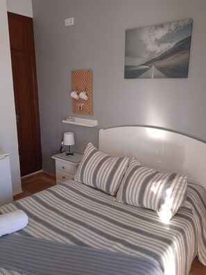 Basic Room, Hill View