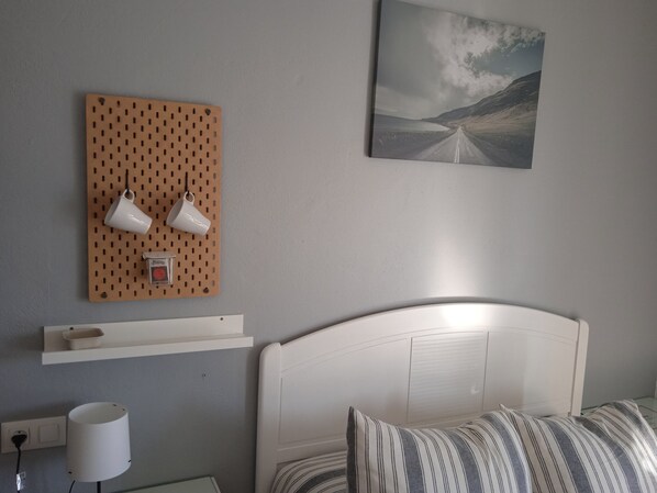 Basic Room, Hill View