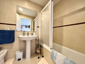 Hair dryer, towels - Alq 267 Apolo 17 apartment (Calpe)