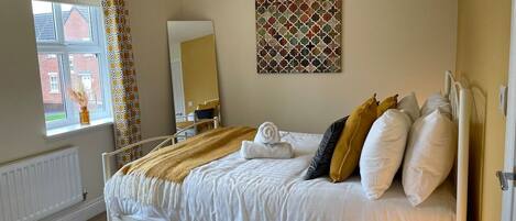 3 chambres, fer et planche à repasser, accès Internet, draps fournis