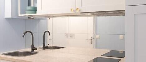 Fridge, microwave, oven, coffee/tea maker