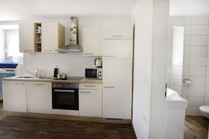 Refrigerador, microondas, horno, lavavajillas