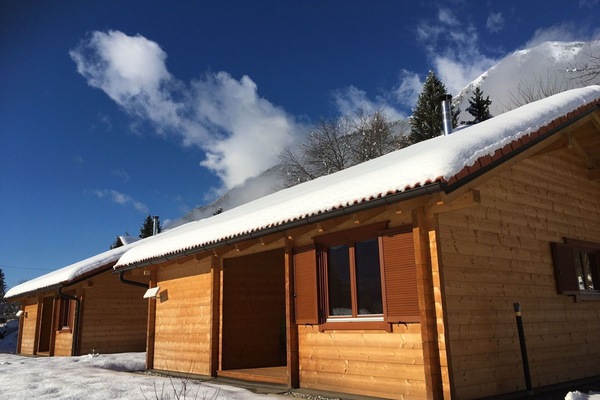 Ciel, Nuage, Propriété, Neige, Bâtiment, Fenêtre, Bois, Arbre, Pente, Maison