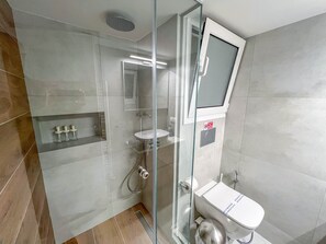 Apartment | Bathroom | Shower, hair dryer, towels, soap - Family Two Bedroom Apartment Benaki  (Athens)
