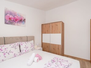 1 bedroom, free WiFi - Lovely apartment for 4 guests with A/C, WIFI, TV and terrace (Biograd Na Moru)