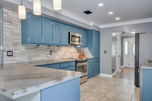 Mikrowelle, Ofen, Herdplatte, Geschirrspüler